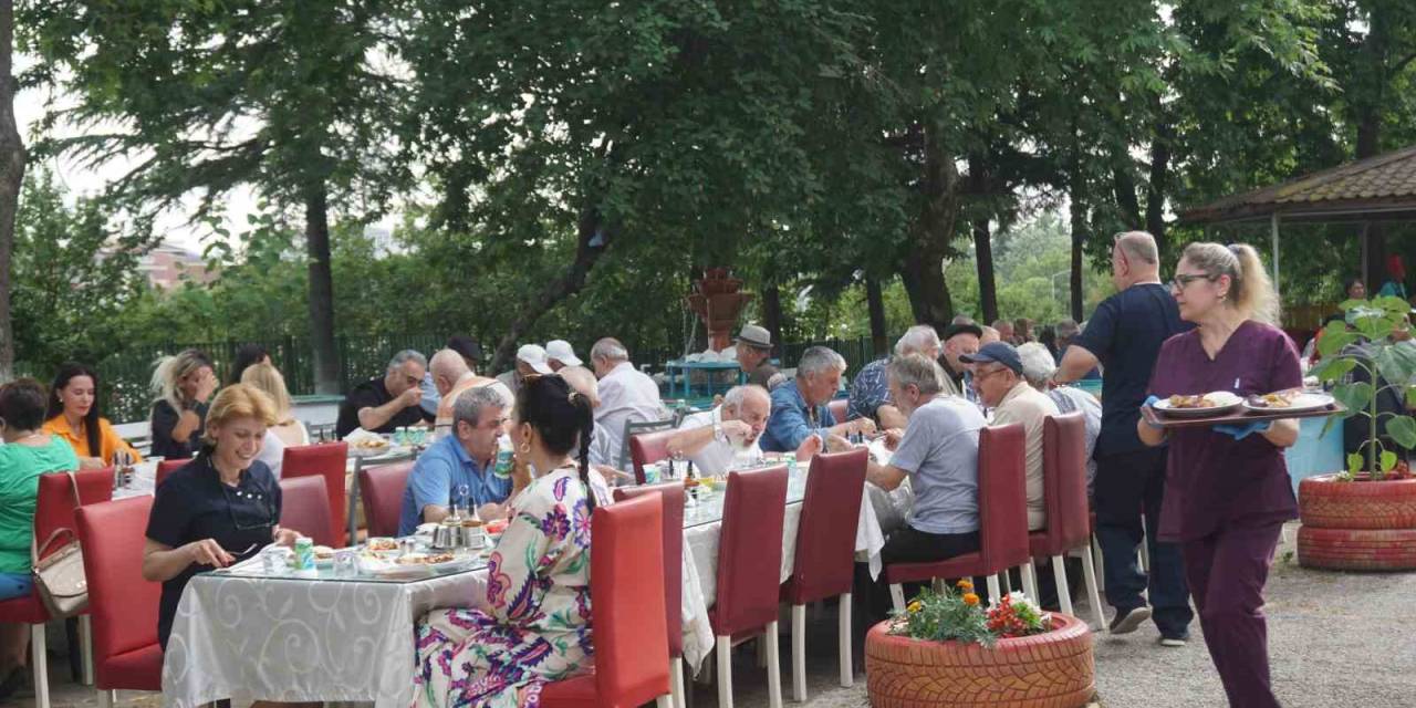 Huzurevi Sakinlerine Çifte Kutlama