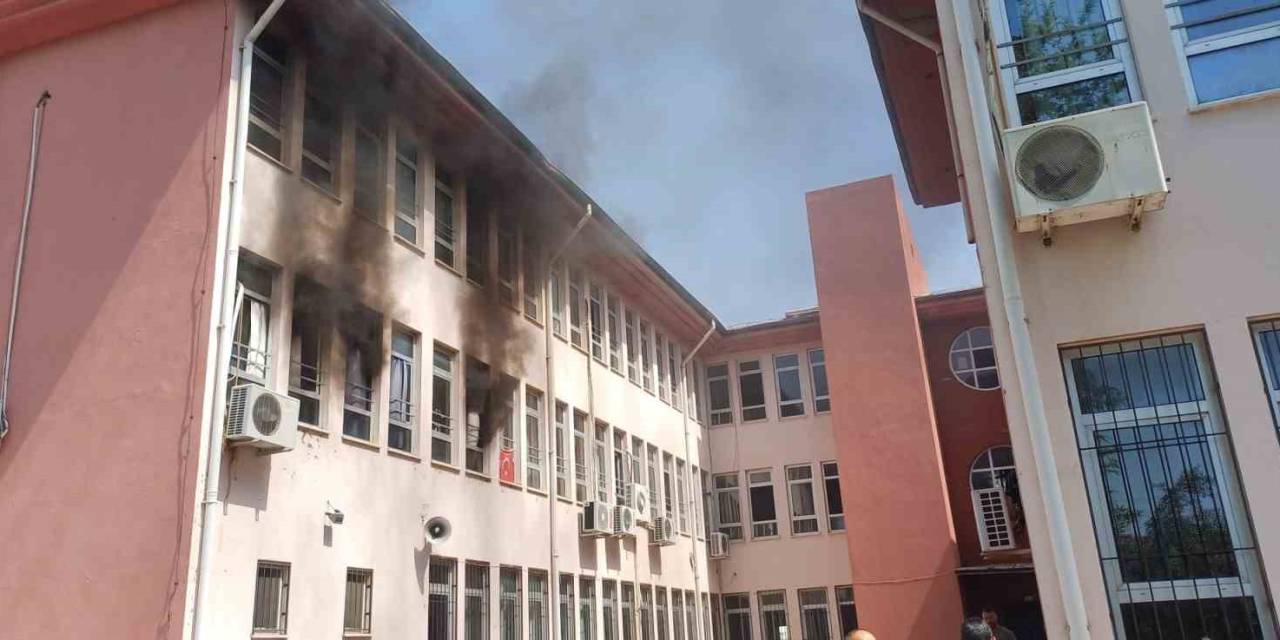 Karne Günü İlkokulda Yangın