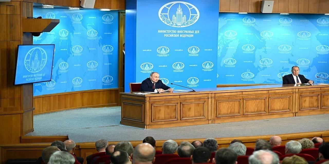 Putin: "Ukrayna Ateşkes İçin Donetsk, Luhansk, Herson Ve Zaporijya’dan Çekilmeli, Nato’dan Vazgeçmeli"