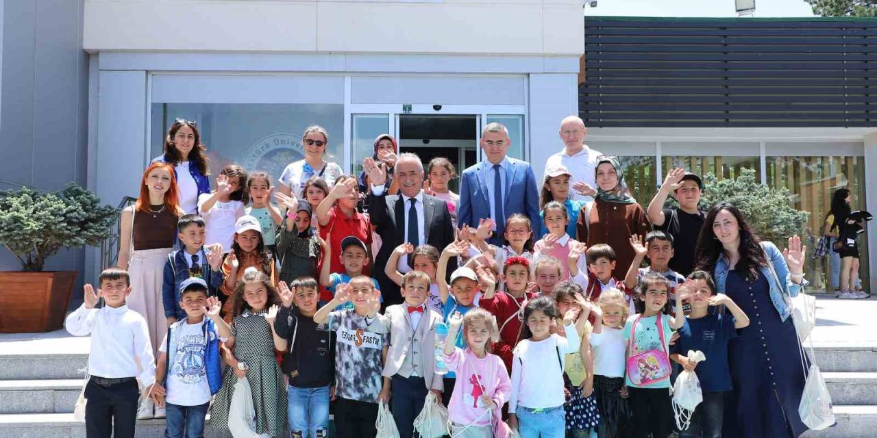Atatürk Üniversitesine Miniklerden Anlamlı Ziyaret