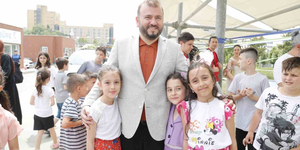 Arnavutköylü Çocuklara Karne Ve Bayram Eğlencesi