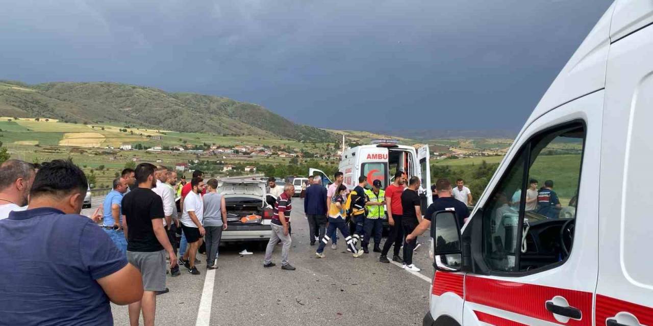 Ankara’da 3 Araç Birbirine Girdi: 10 Kişi Yaralandı