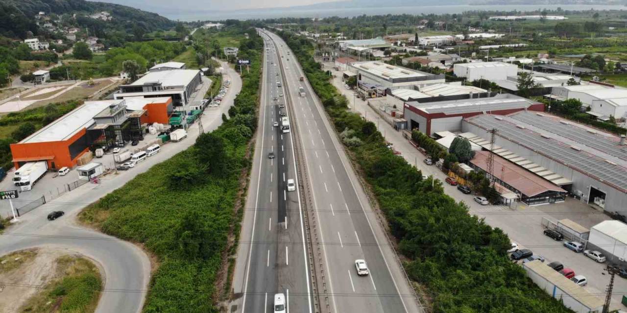 Bayram Trafiğine Yakalanmak İstemeyenler Anadolu Otoyolu’nda Akıcı Yoğunluk Oluşturdu