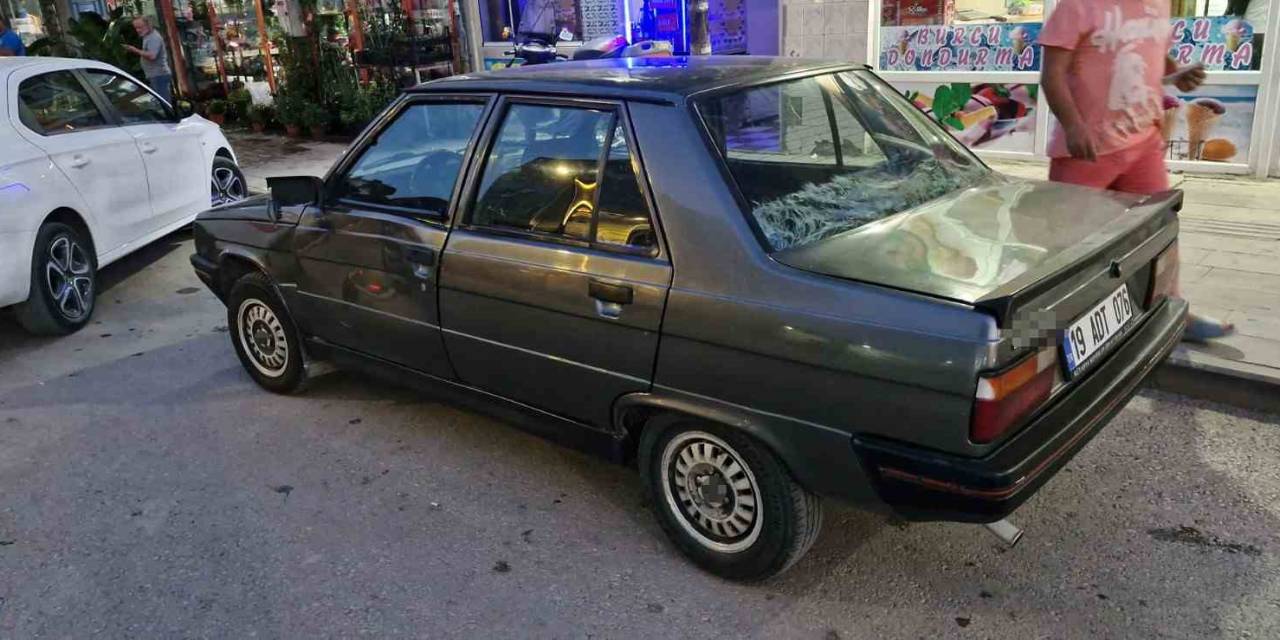 Otomobile Çarpan Motosikletli Yaralandı