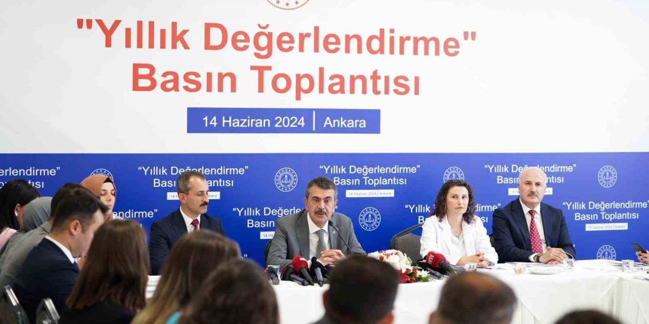 Bakan Tekin: "(Gebze’de Mezuniyet Töreninde Yaşananlar) Bakanlık Olarak İncelemeleri Yapacağız”