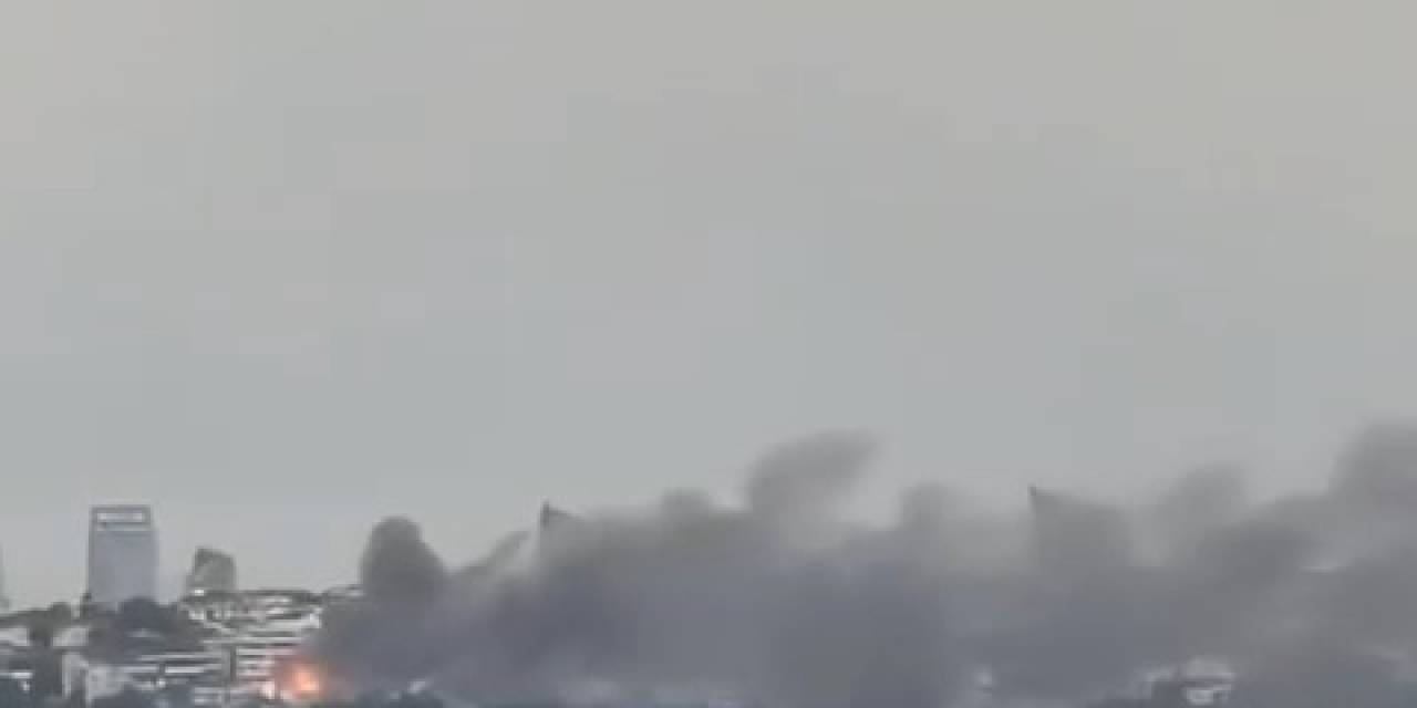 Üsküdar’da Ahşap Bina Alev Alev Yandı