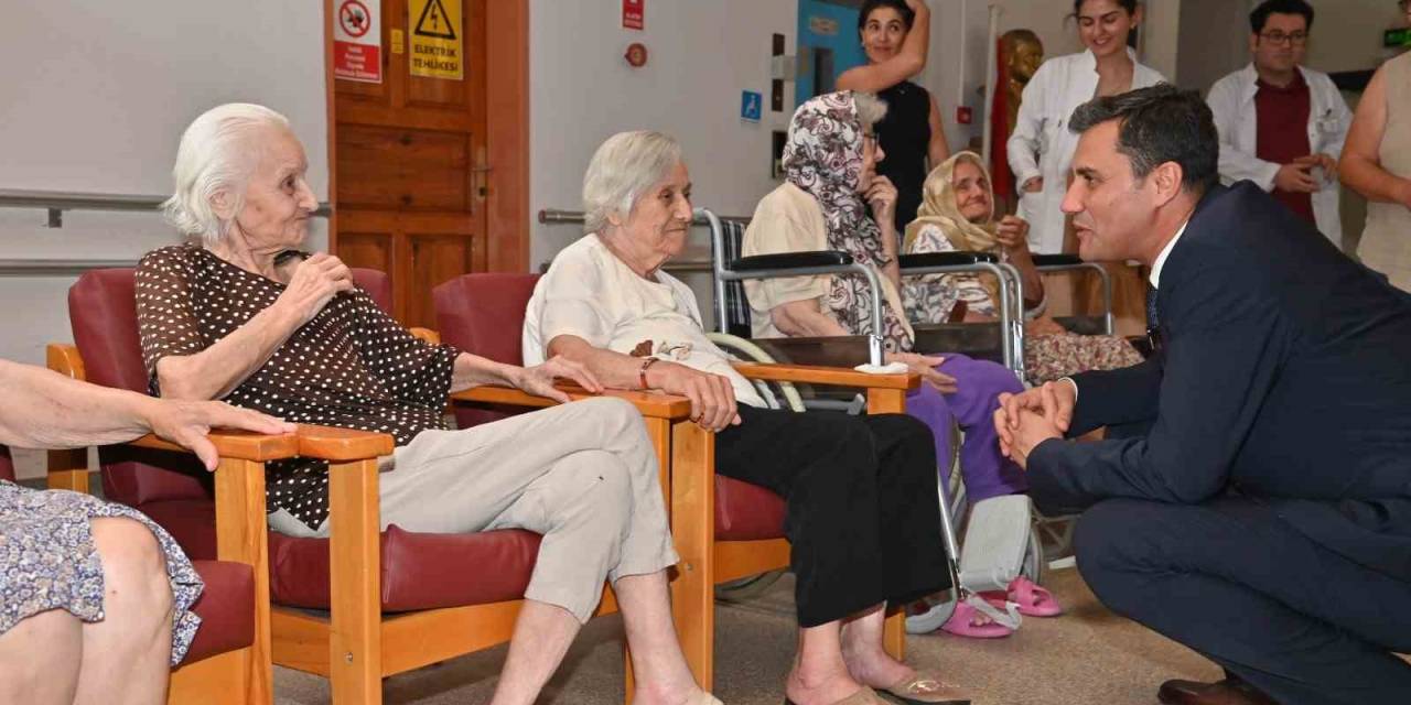 Başkan Zeyrek, Mesai Arkadaşlarının Bayramını Kutladı