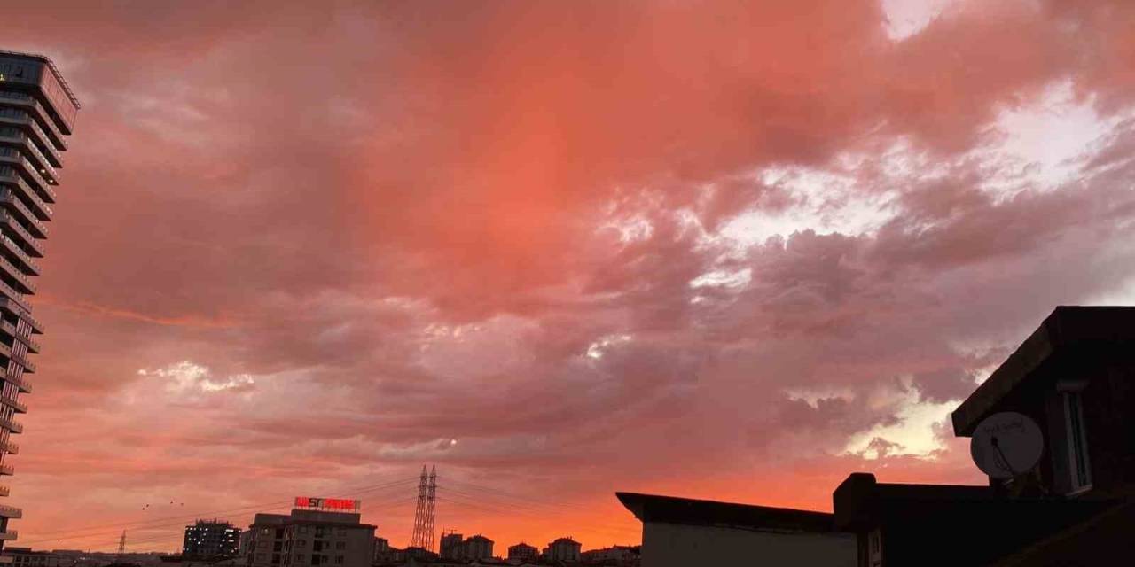 İstanbul’da Gökyüzü Kızıla Boyandı, Ortaya Çıkan Görüntü Mest Etti