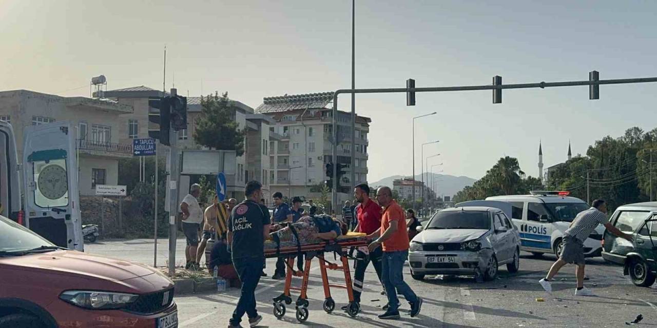 Sinyalizasyon Sisteminin Çalışmadığı Kavşakta Kaza: 4 Yaralı