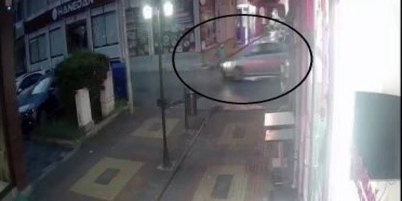 Bisikletiyle Aniden Yola Çıkan Çocuğa Otomobil Çarptı... O Anlar Kamerada