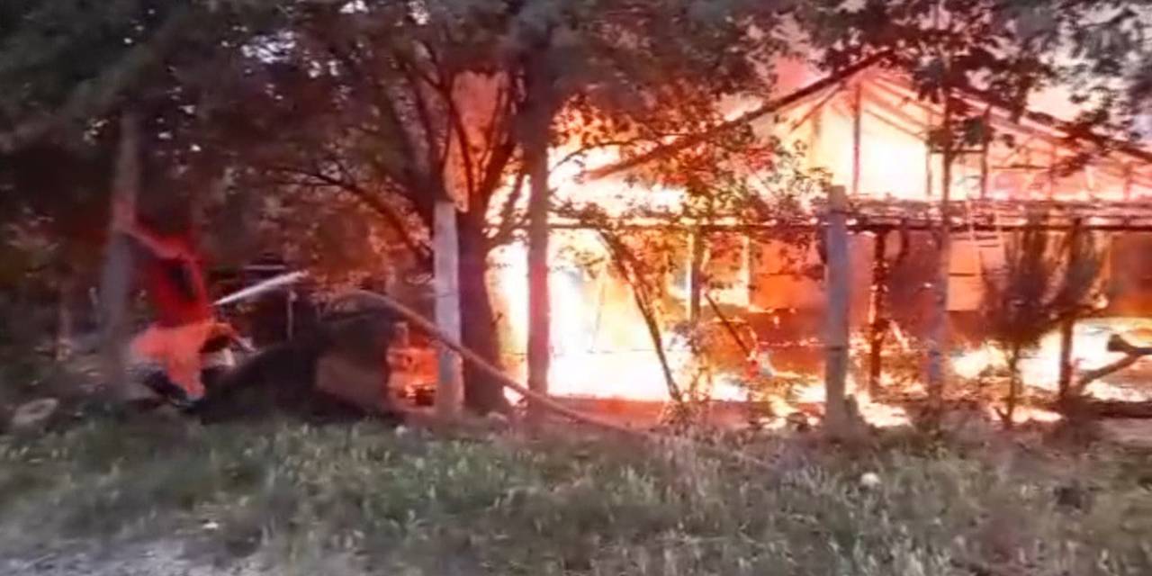 Sinop’ta Ev Ve Ambar Alevlere Teslim Oldu