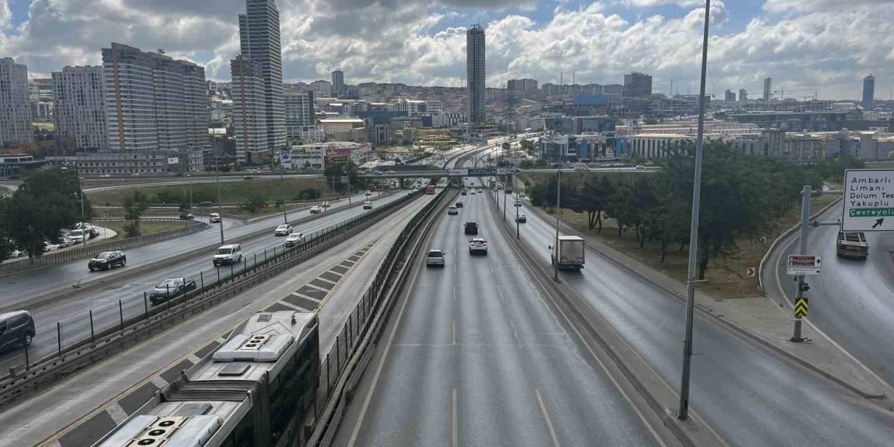 Bayram Tatilinin İlk Günü İstanbul’da Trafik Boş Kaldı