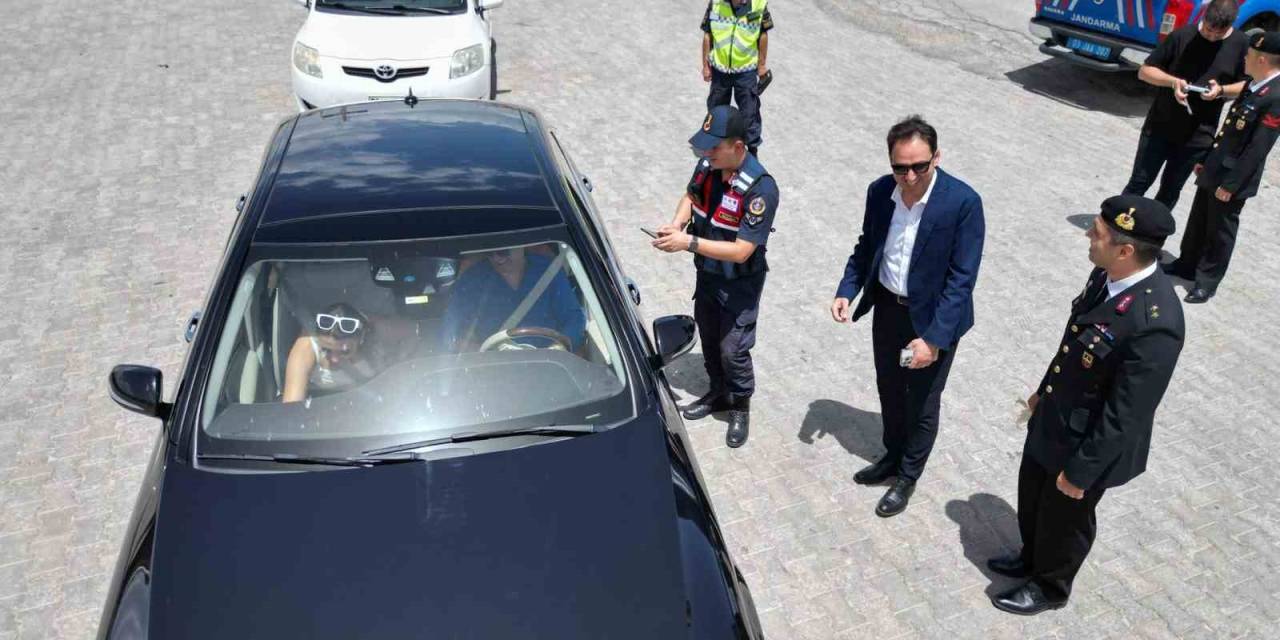 Kaymakam Trafik Denetimine Katılıp, Sürücüleri Uyardı