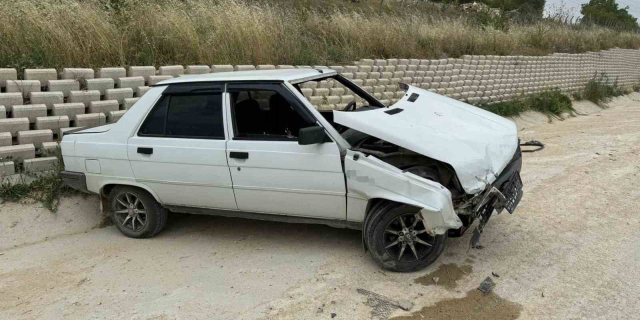Kontrolde Çıkan Aracın İstinat Duvarına Çarpması Sonucu 1 Kişi Yaralandı