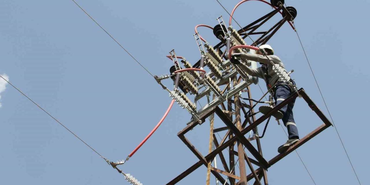 Aras Elektrik Bayrama Hazır