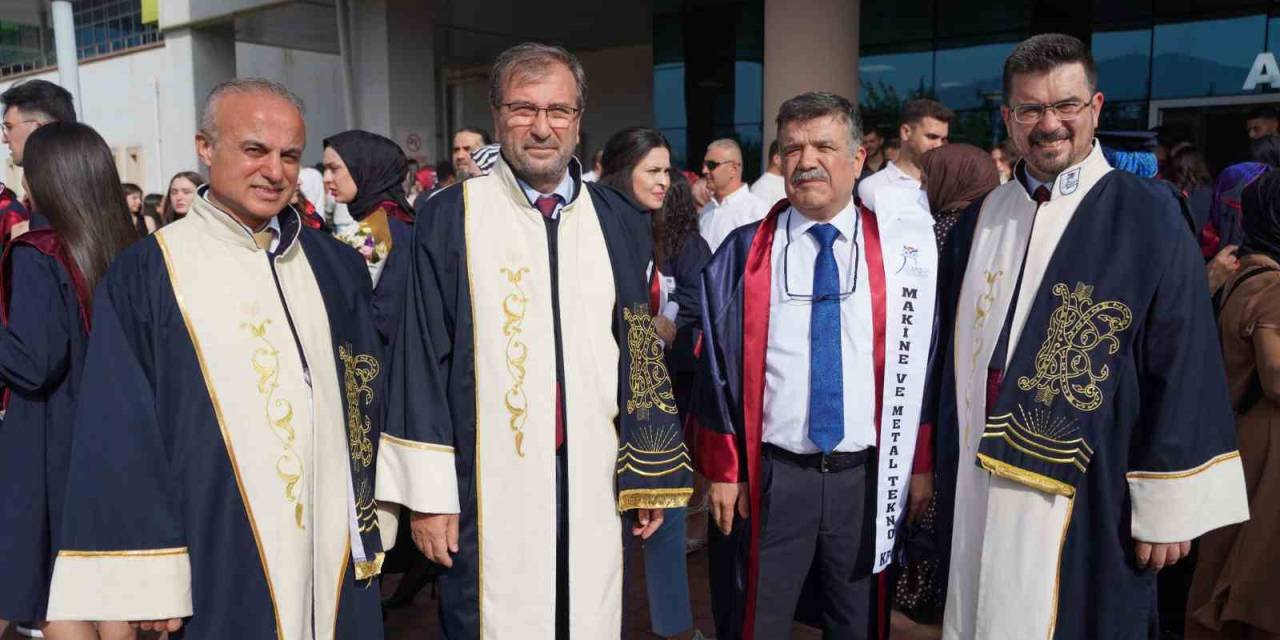 60 Yaşındaki Eren, Üniversiteyi Birincilikle Bitirdi