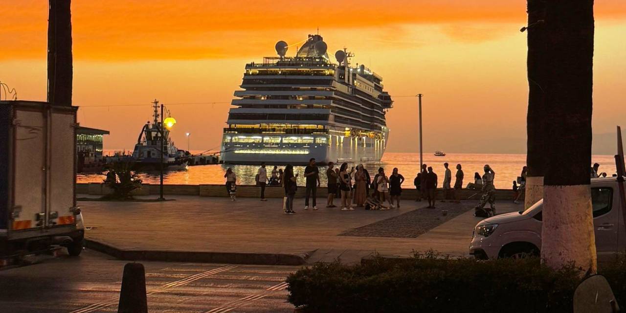 Kuşadası’nda Gün Batımı Mest Ediyor