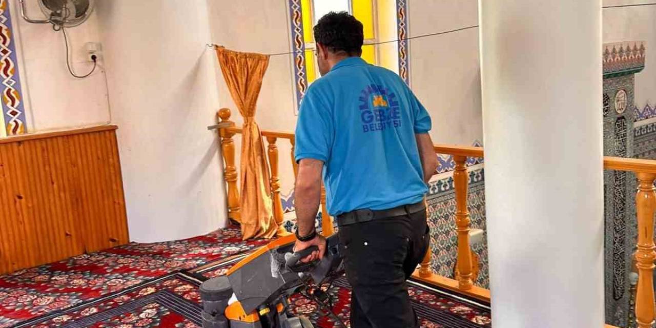 Cami Ve İbadethaneler Bayrama Hazırlanıyor