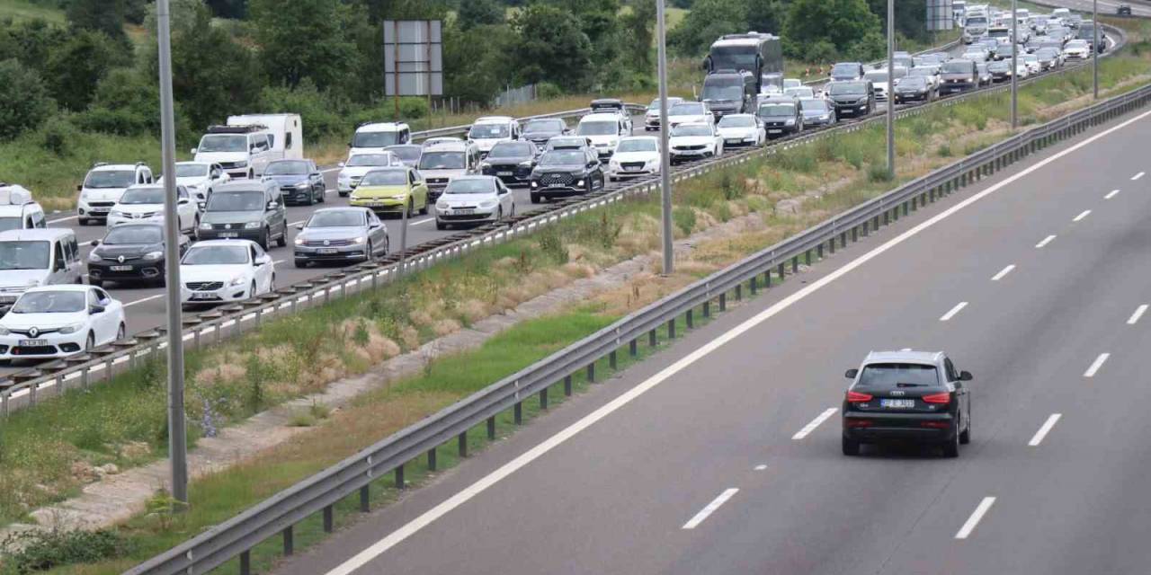 Tatilcilerin Trafik Çilesi Sürüyor