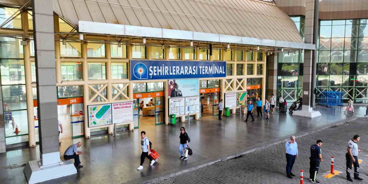 Otogarda Bayram Öncesi Temizlik Seferberliği