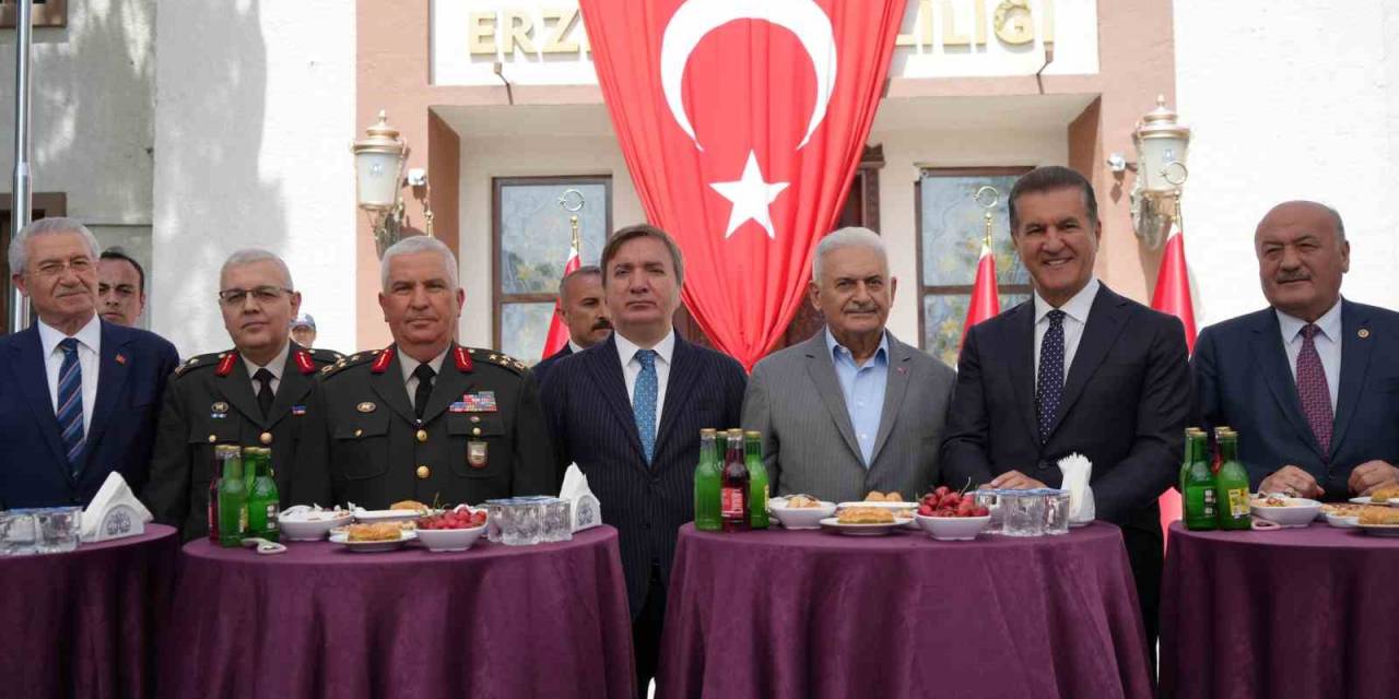 Binali Yıldırım Memleketi Erzincan’da Bayramlaşma Programına Katıldı