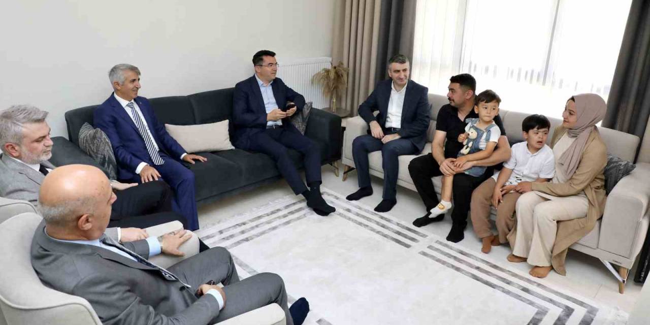 Bakan Yerlikaya, Telefonla Depremzede Ailenin Bayramını Kutladı