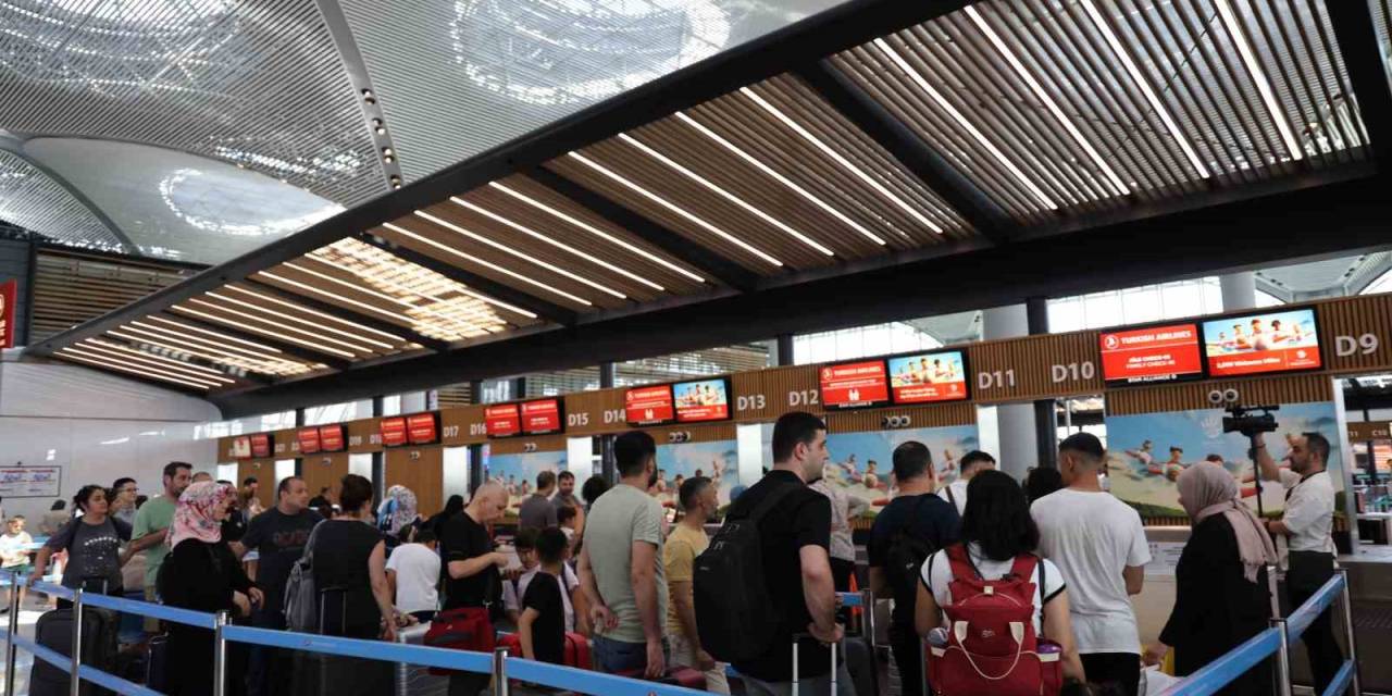 İstanbul Havalimanı’nda Bayram Yoğunluğu Devam Ediyor