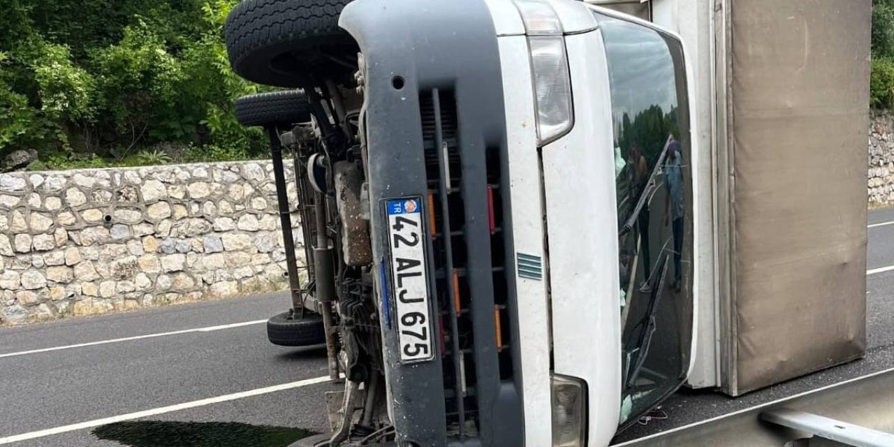 Bursa’da Kamyonet Devrildi : 3 Yaralı