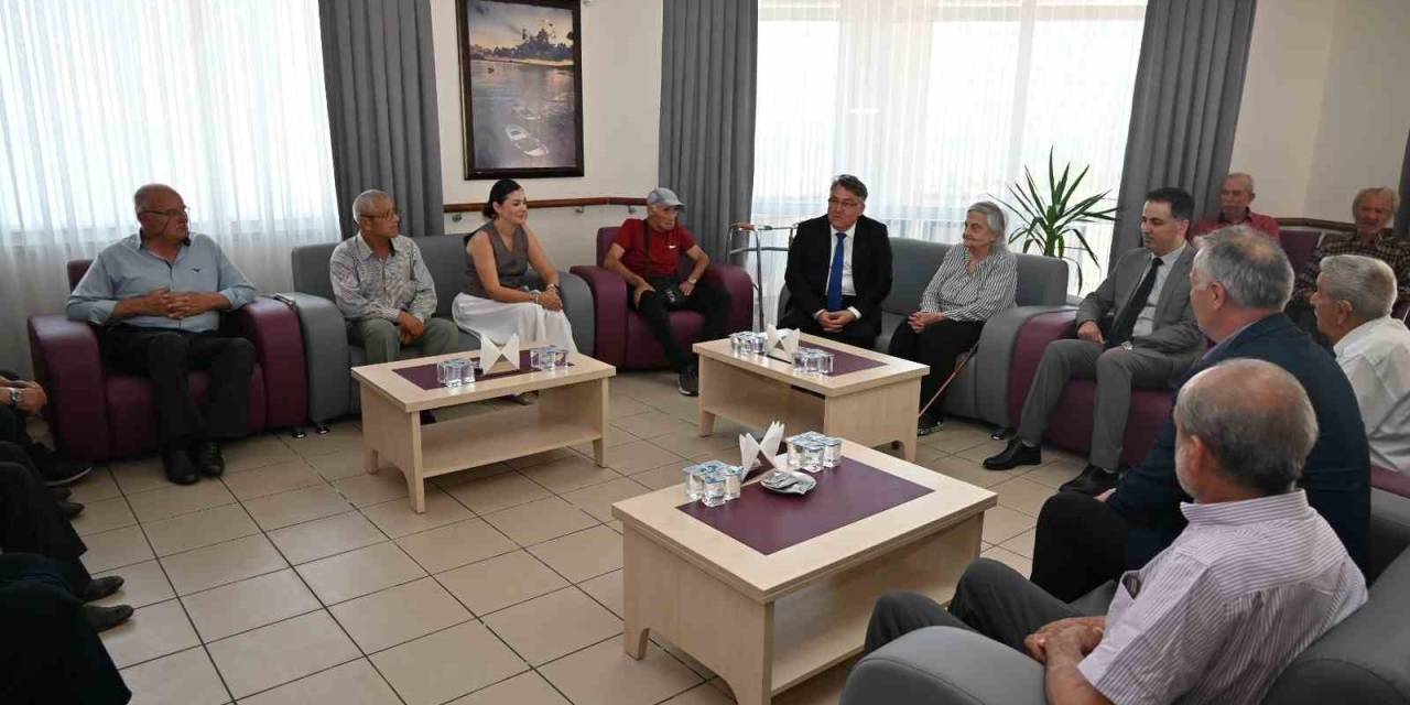 Rektör Özölçer’den Huzurevi Sakinlerine Bayram Ziyareti
