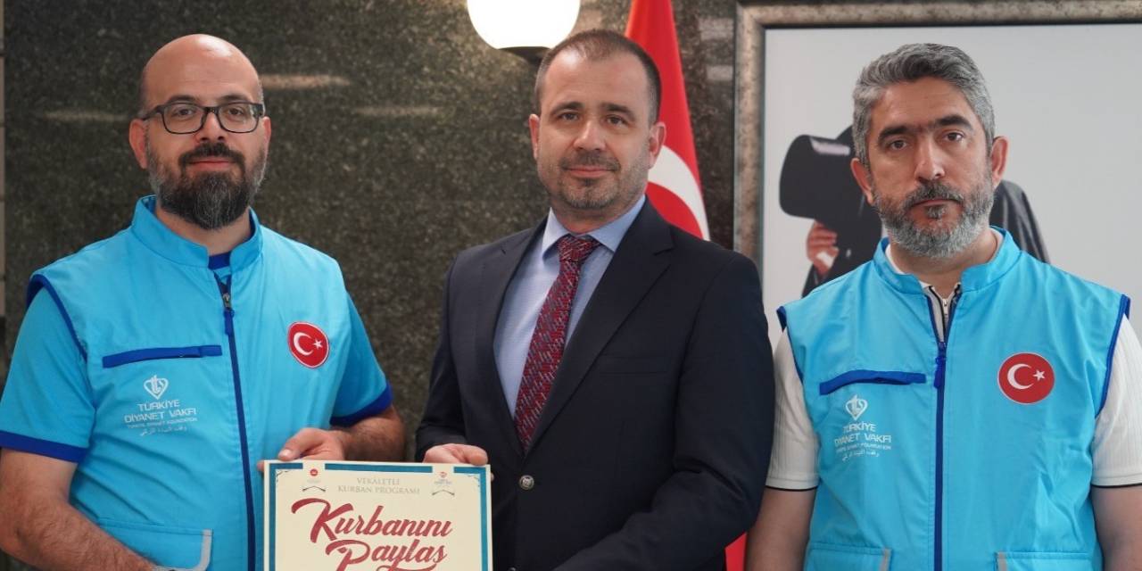 Kabil Büyükelçiliği Maslahatgüzarı Ve Misyon Şefi Ünal, Kurbanını Tdv’ye Bağışladı