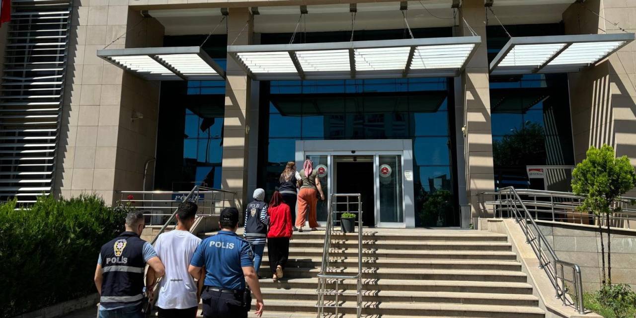 Yapay Zeka Düzeneğiyle Sınava Girmeye Çalışırken Yakalandı