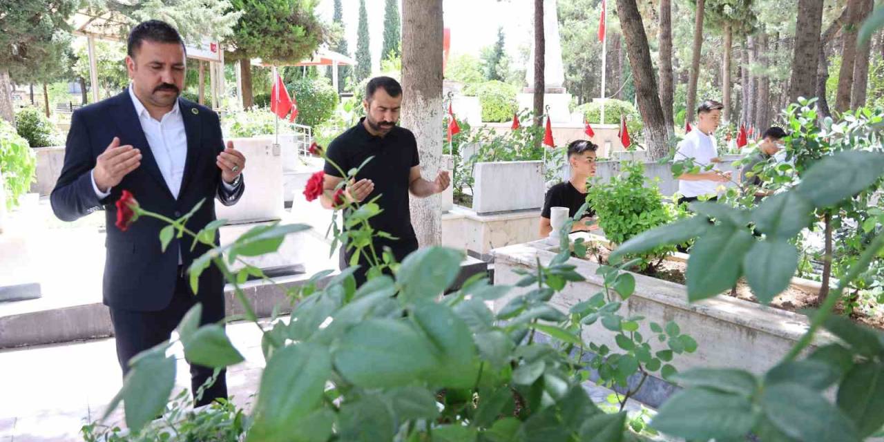 Başkan Nar, “Rabbim Bizleri Şehitlere Layık Kardeş Olmayı Nasip Etsin”