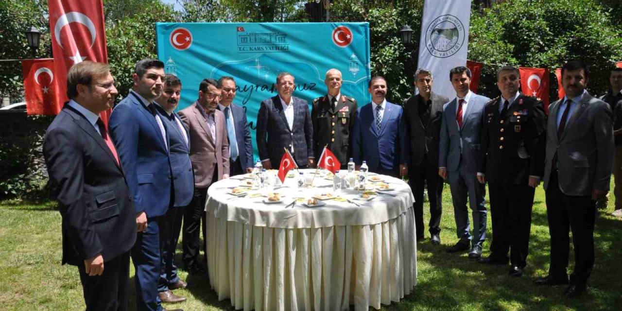 Kars’ta Protokol Bayramlaştı