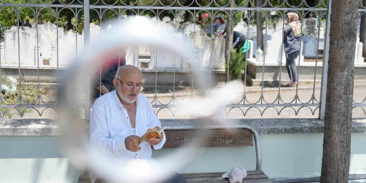 Kurban Bayramı Öncesi Mezarlıklar Doldu Taştı