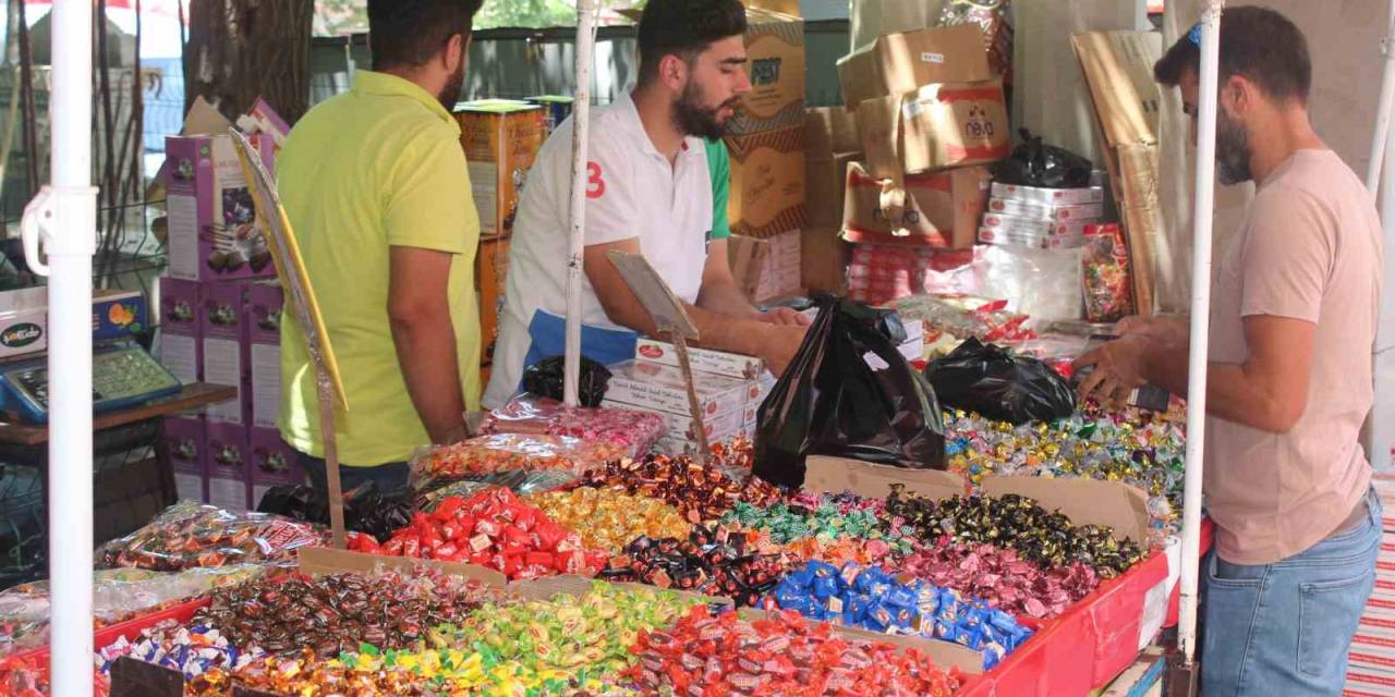 Siirt’te Çarşı Ve Pazarda Bayram Yoğunluğu