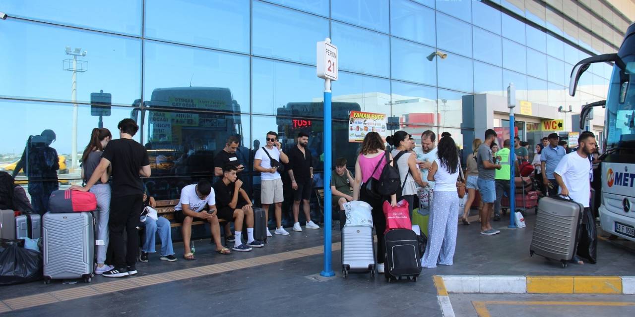 Aydın Şehirlerarası Otobüs Terminali’nde Kurban Bayramı Yoğunluğu