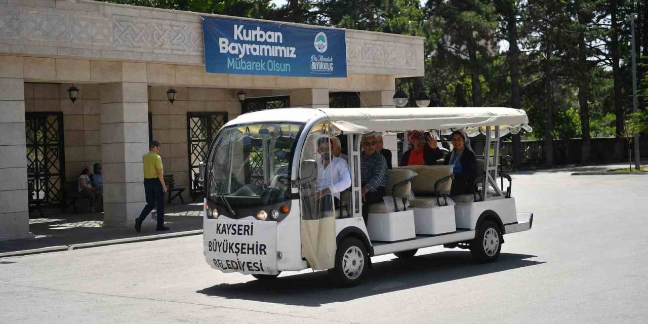 Büyükşehir Belediyesi, Mezarlık Ziyareti Yapan Vatandaşları Yalnız Bırakmadı