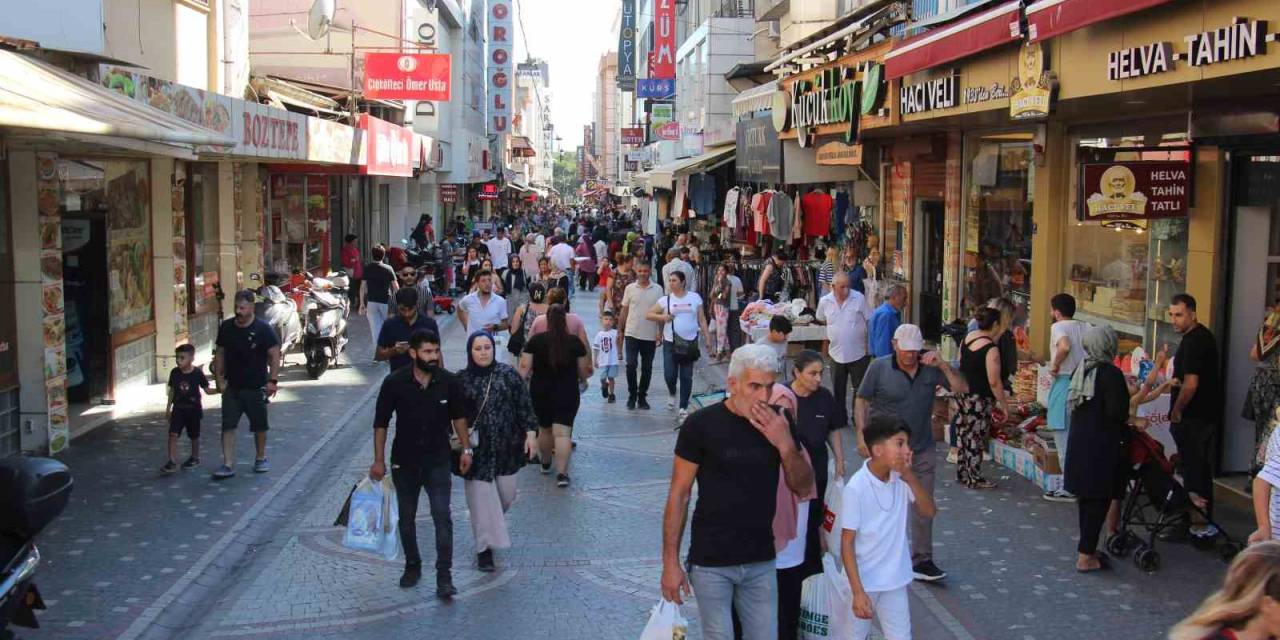 Aydın’da Çarşı Pazar Yoğunluğu