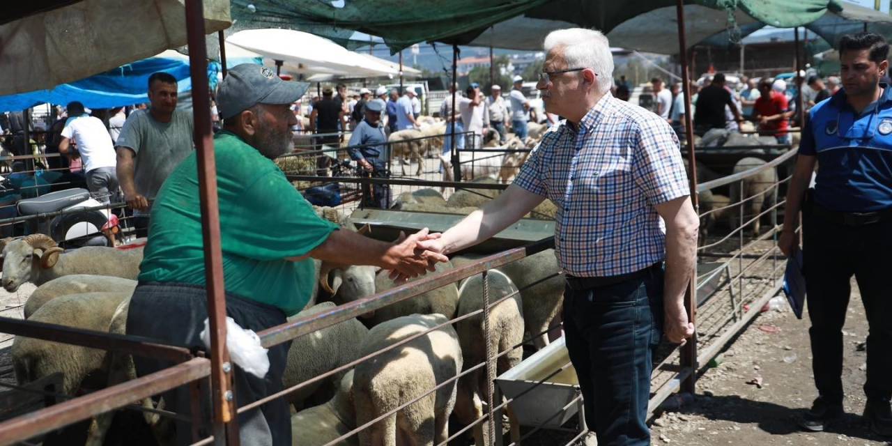 Başkan Deveciler Kurban Pazarını Ziyaret Etti
