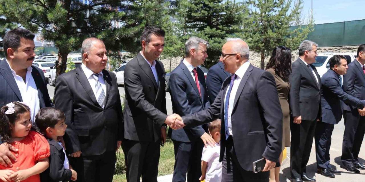 Ağrı Emniyet Müdürü İpar Ve Eşi Personelle Bayramlaştı