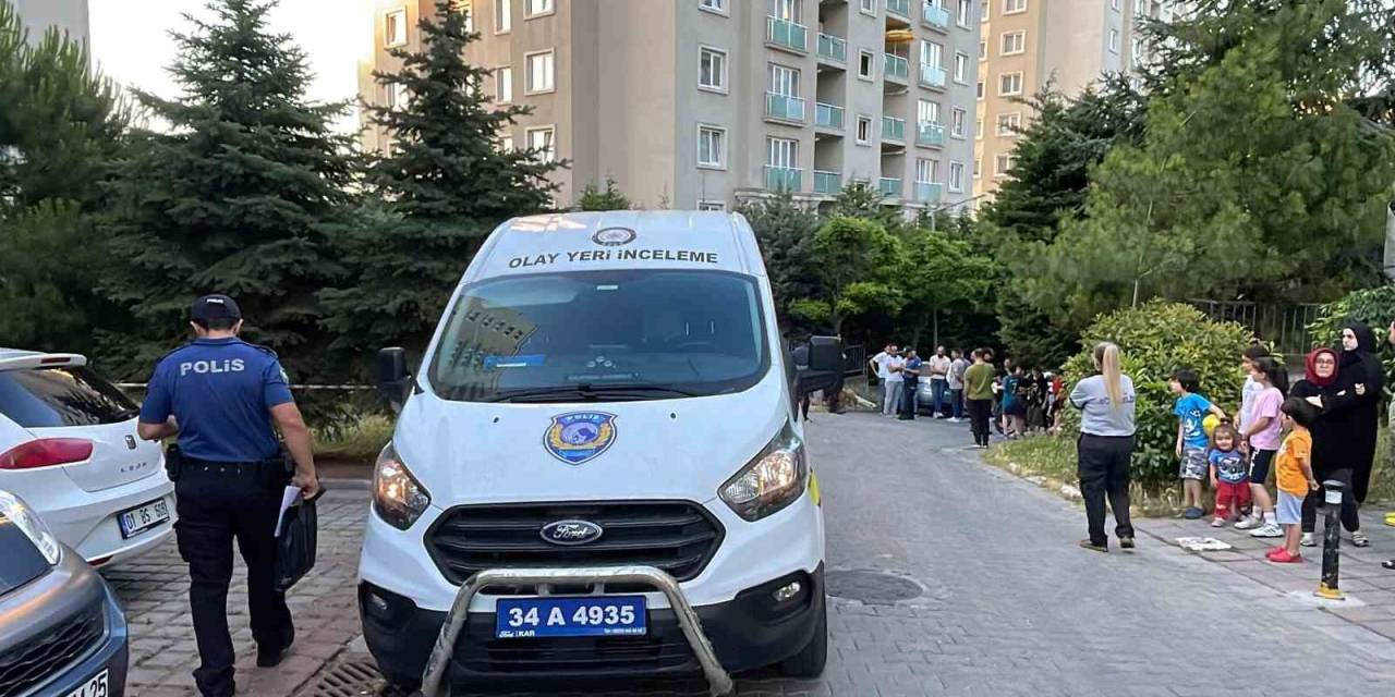 Arnavutköy’de Lamba Değiştirirken Balkondan Düşen Komiser Hayatını Kaybetti