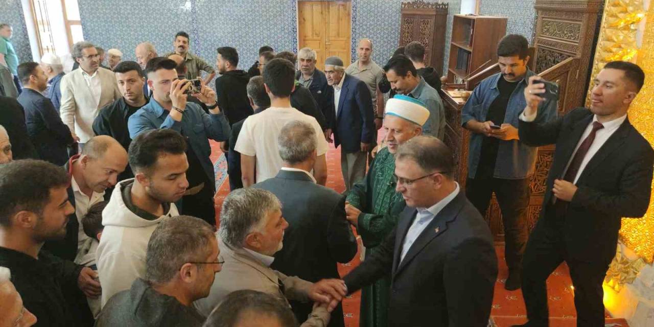 Tarihi Camide Kurban Bayramı Namazı