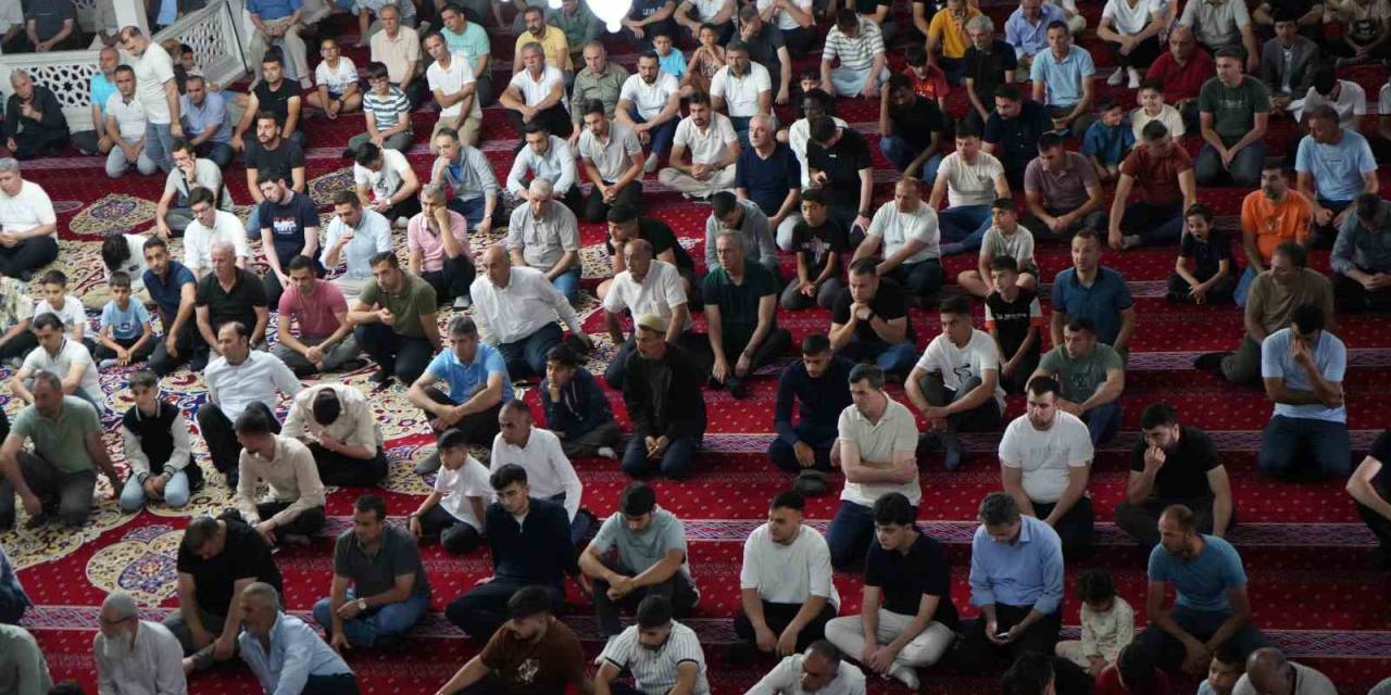 Türkiye’de İlk Kurban Bayramı Namazı Iğdır’da Kılındı