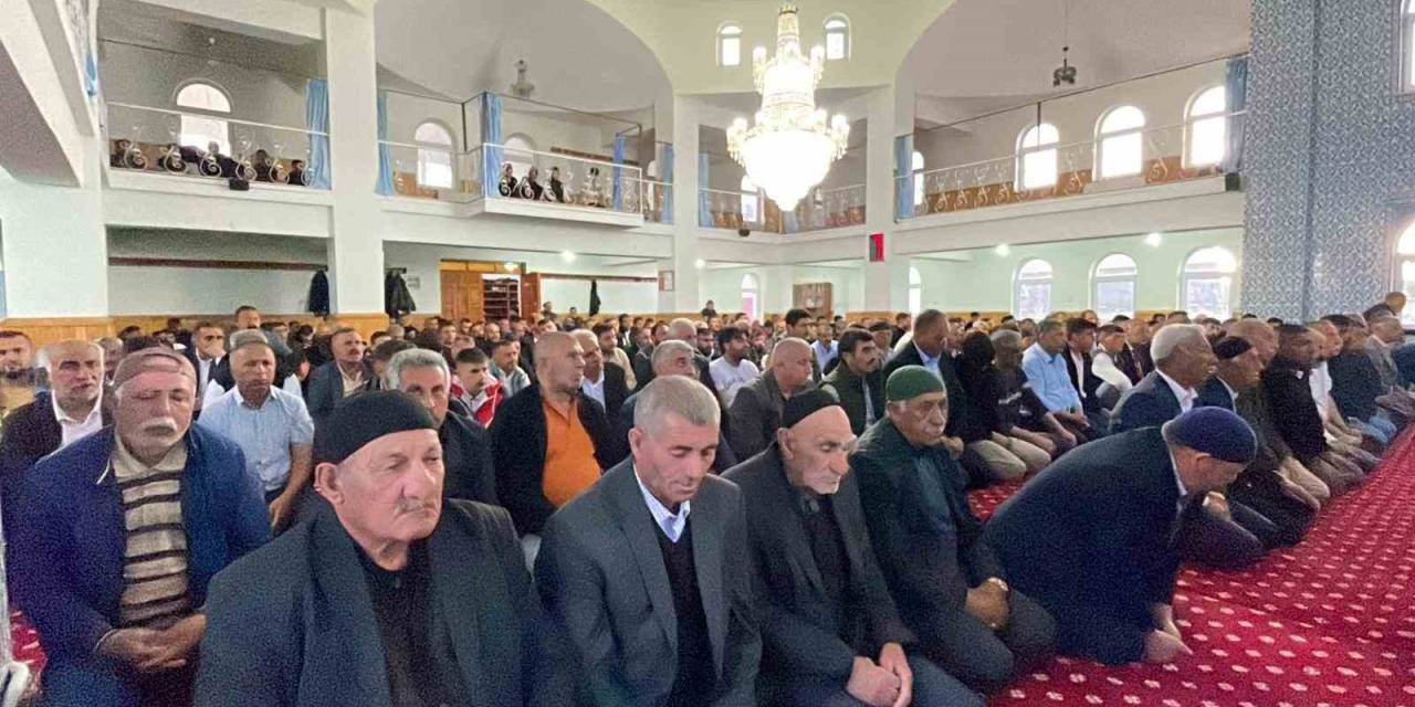 Kars’ta Bayram Namazında Camiler Doldu