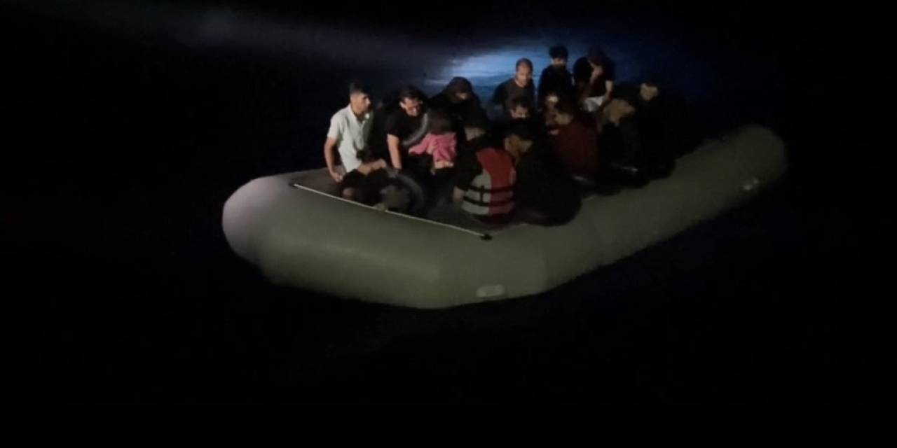 Ayvacık Açıklarında 24 Kaçak Göçmen Kurtarıldı