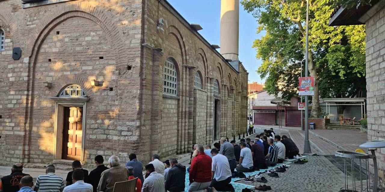Kariye Camii’nde 79 Yıl Aradan Sonra İlk Bayram Namazı Kılındı
