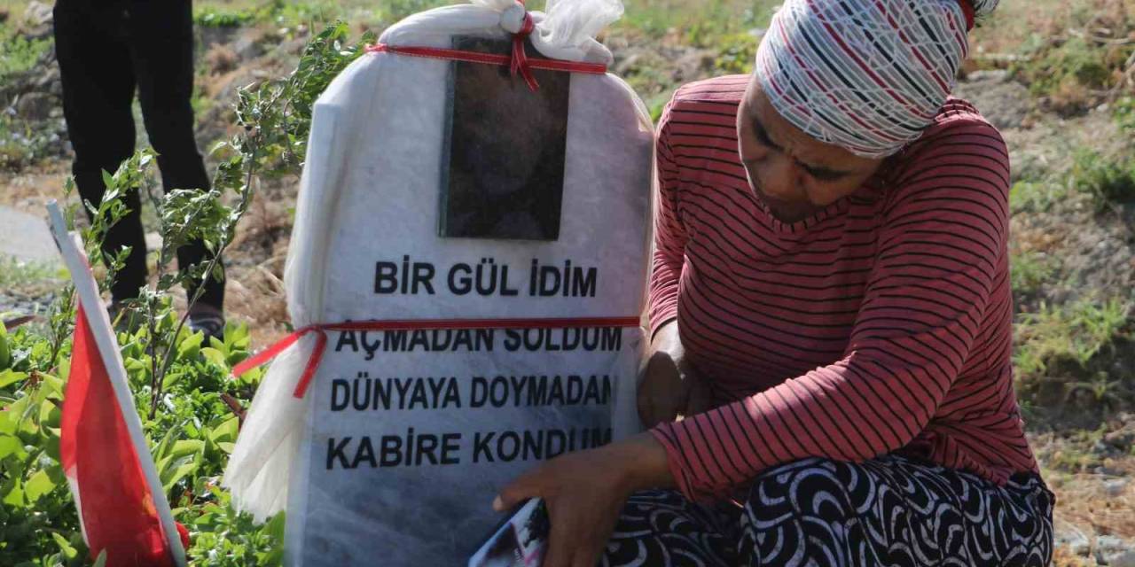 Deprem Mezarlığında Gözyaşları İçinde Hüzünlü Bayram