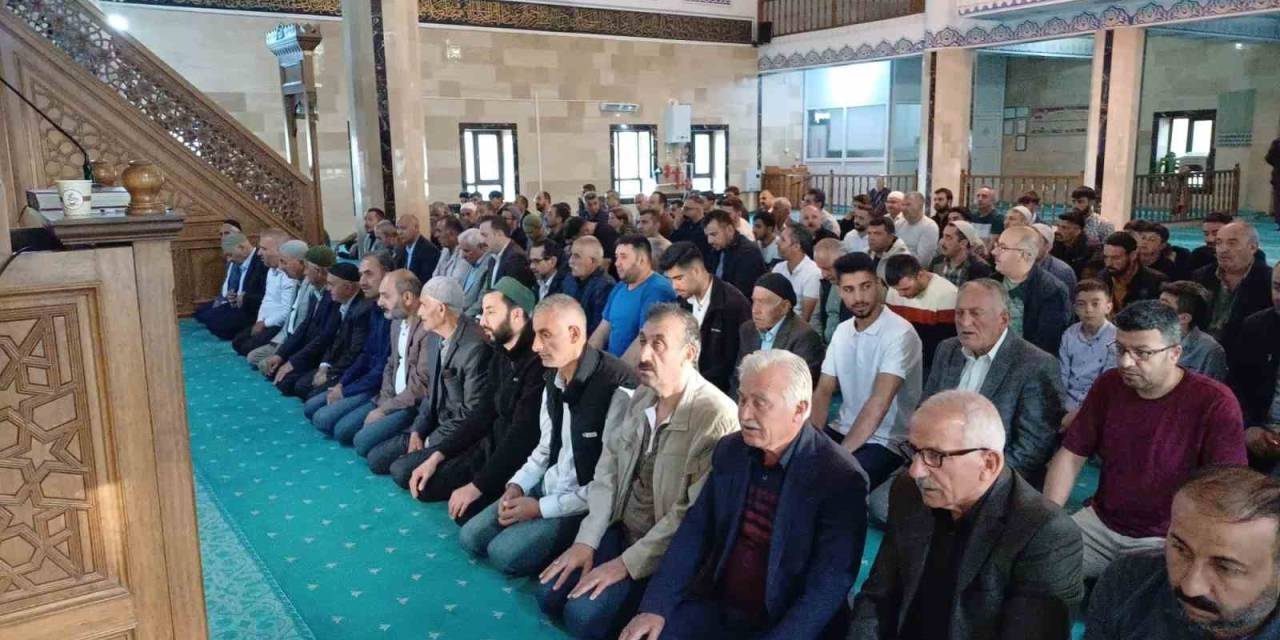 Malazgirt’te Bayram Namazı Kılındı