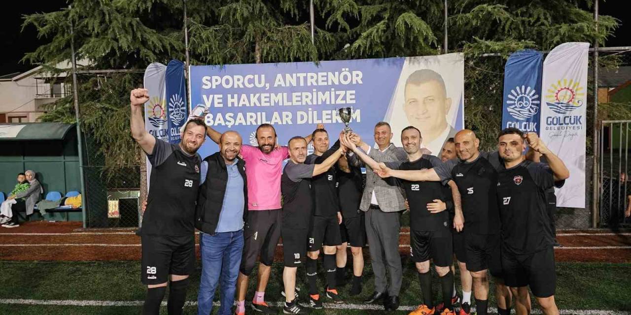 Gölcük Belediyesi 12. Birimler Arası Futbol Turnuvasında Şampiyon Gençlik Spor