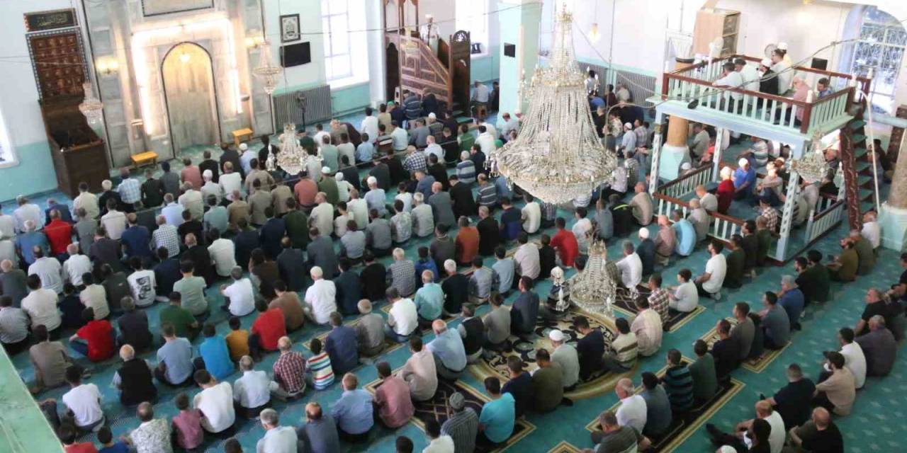 Burdur’da Kurban Bayramı Namazı Eda Edildi